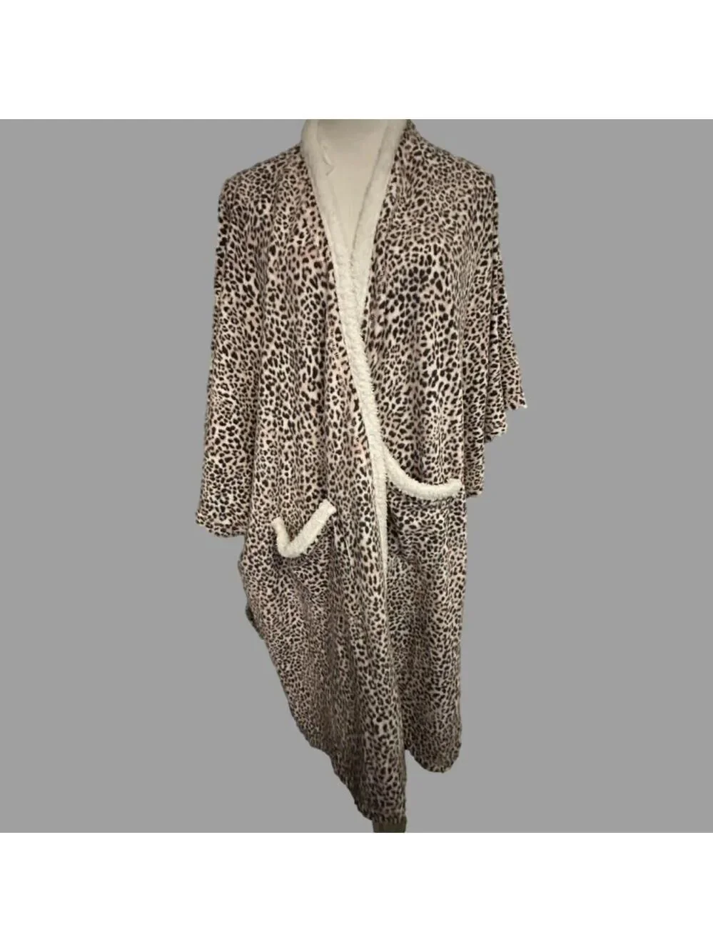 Mia And Tess Blanket Wrap One Size NWT Pink  Leopard Wrap Fleece